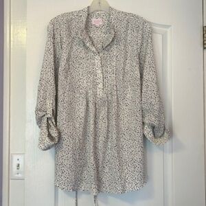 Ingrid and Isabel Maternity shirt - size Small